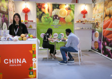 Shandong Hongtai Food Trading grows garlic, union, potato, carrot, ginger and other fruits and vegetables in Shandong. On the photo is Riven, sales manager.